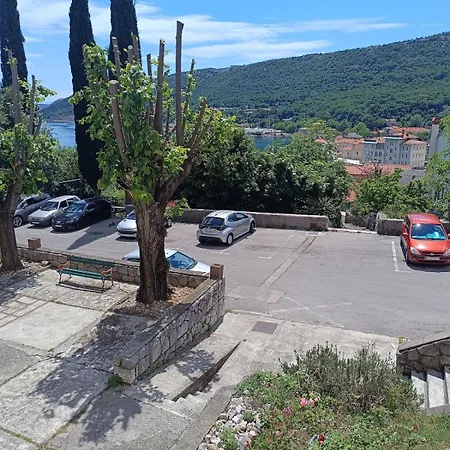 Quiet - Free Parking - 5 Min To Center Apartment *