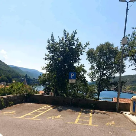 Quiet - Free Parking - 5 Min To Center Apartment